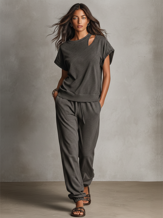 Capucine - Ensemble assorti en tricot texturé gris cendré avec haut à trou d'épaule asymétrique et joggers avec poches, ensemble contemporain polyvalent à deux pièces