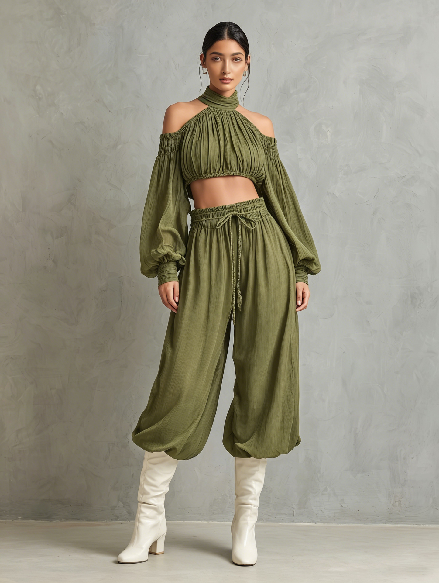 Aliénor - Ensemble Crop Top à Col Montant, Épaules Dégagées et Pantalons Harem Courts en Coton-Lin Vert