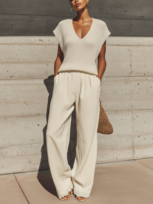 Sixtine - Ensemble Deux Pièces Top Tricot Beige à Col V à Manches Courtes & Pantalon Large en Lin à Taille Élastique et Ourlet en Dentelle