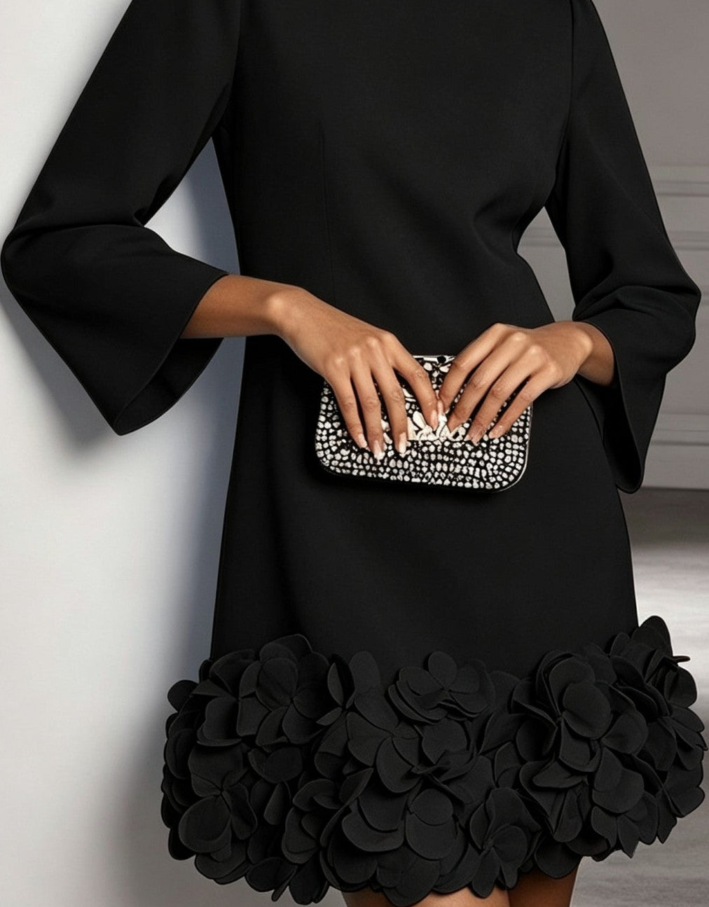 Ambroisine | Robe Mini Droite à Col Rond et Ourlet à Fleurs 3D