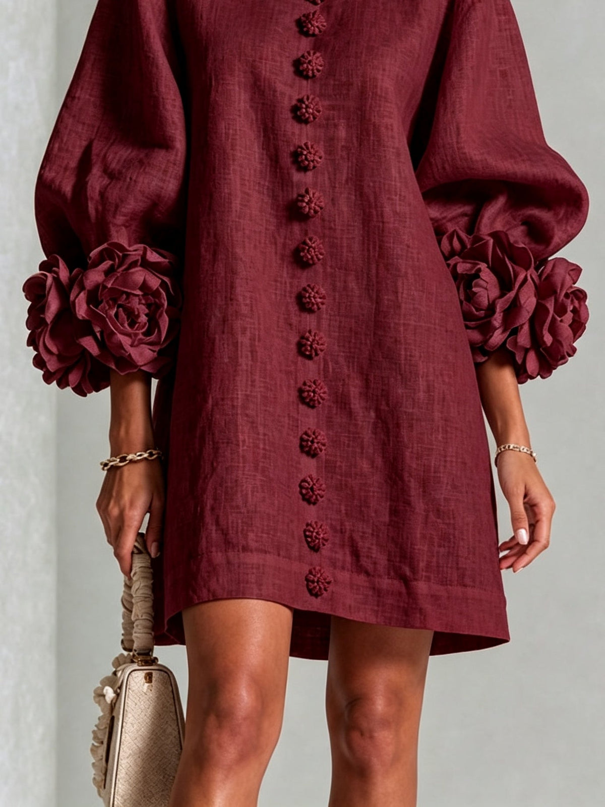 Bénédicte - Robe courte boutonnée à imprimé floral bordeaux et manches fleuries spectaculaires