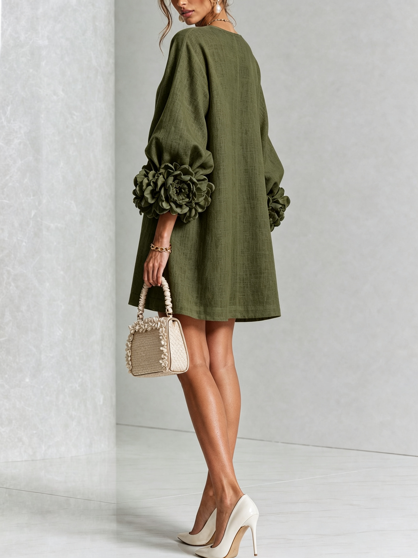 Huguette - Robe courte à boutons floraux olive et manches fleuries spectaculaires