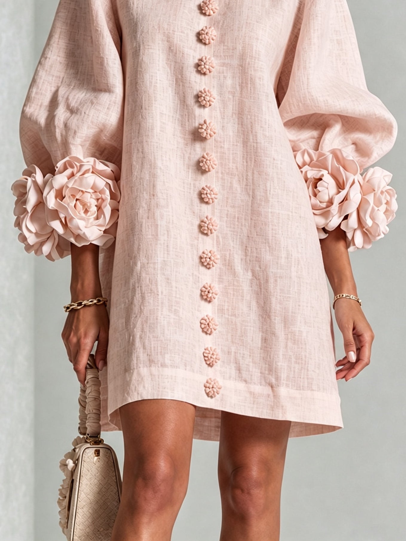 Sandrine - Robe courte boutonnée à imprimé floral rose et manches fleuries spectaculaires