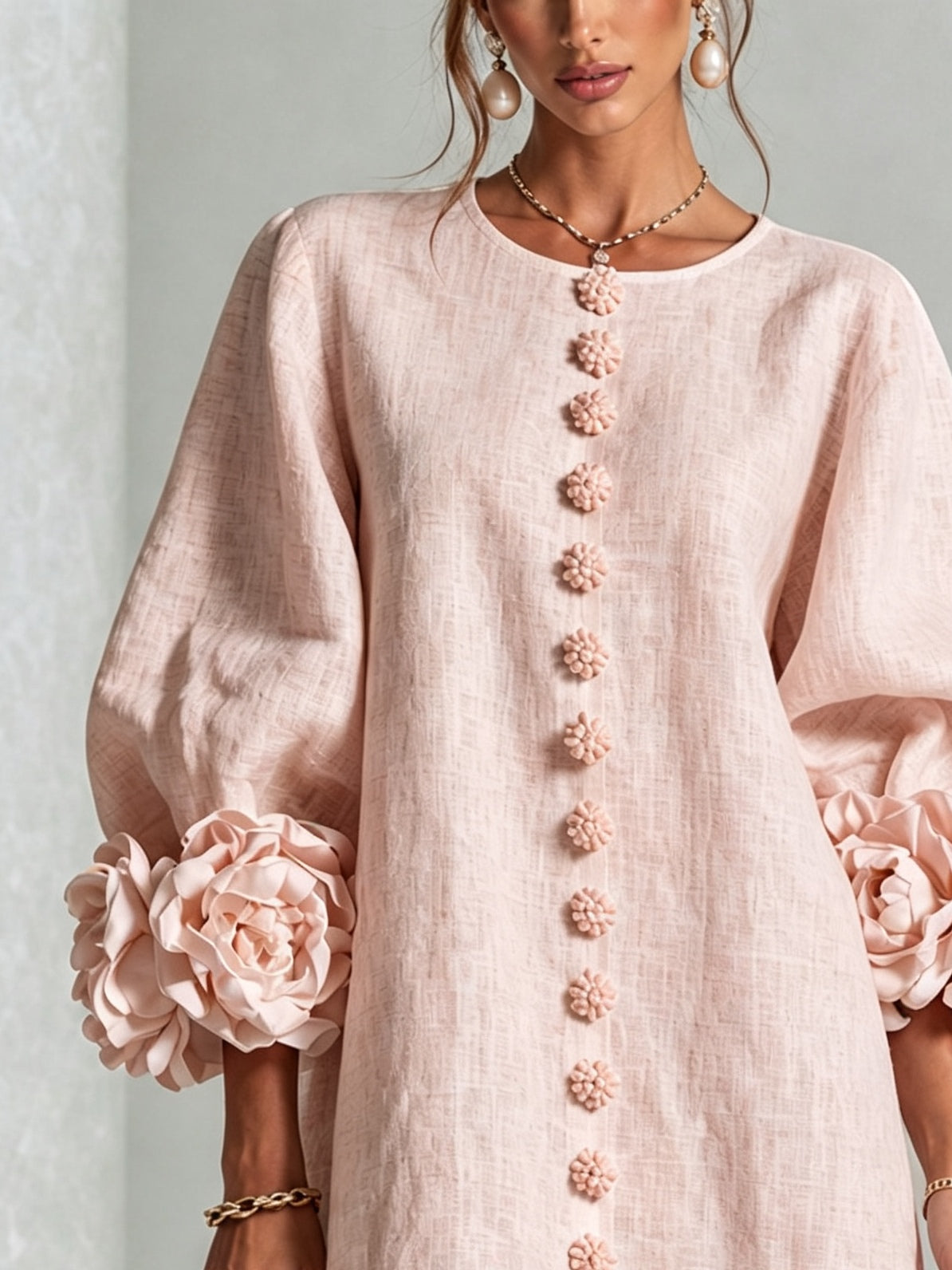 Sandrine - Robe courte boutonnée à imprimé floral rose et manches fleuries spectaculaires