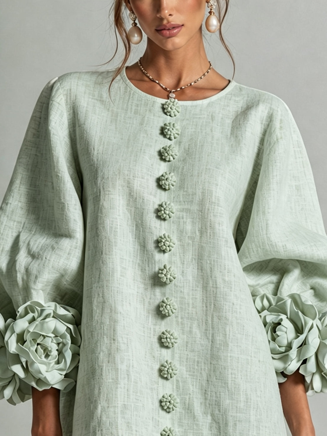 Micheline - Robe courte boutonnée à imprimé floral vert sauge et manches fleuries spectaculaires