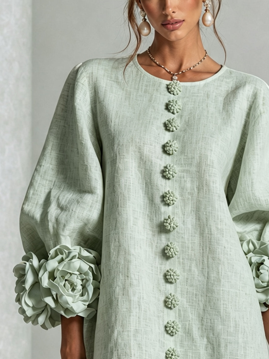 Micheline - Robe courte boutonnée à imprimé floral vert sauge et manches fleuries spectaculaires