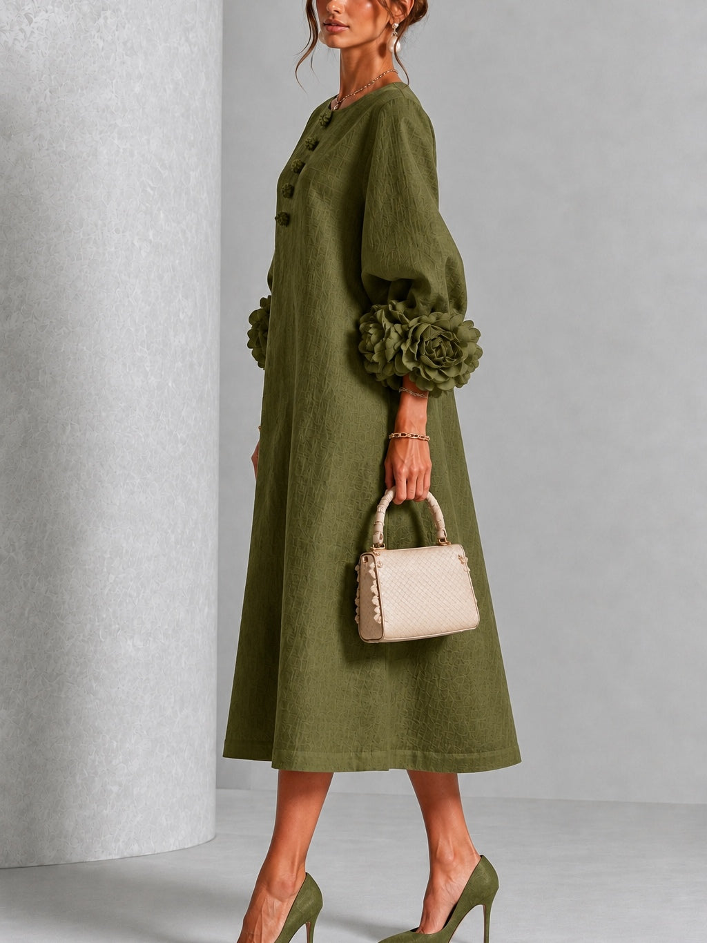 Nadège - Robe mi-longue boutonnée à imprimé floral olive et manches fleuries spectaculaires