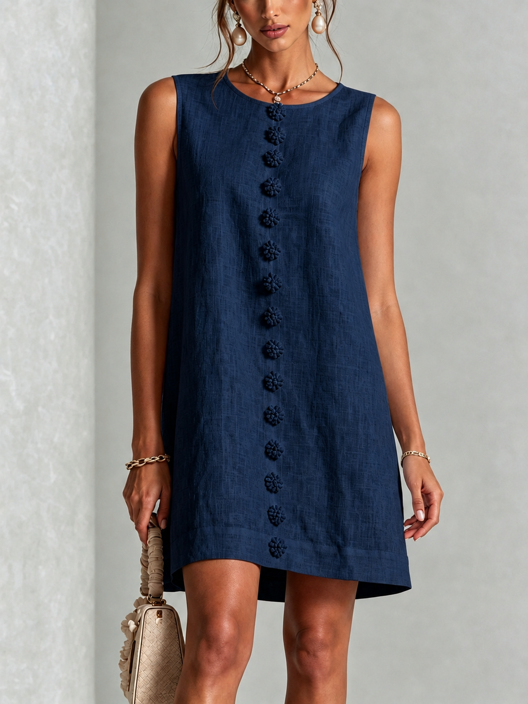 Clotilde - Robe courte sans manches à imprimé floral bleu marine et boutons fleuris