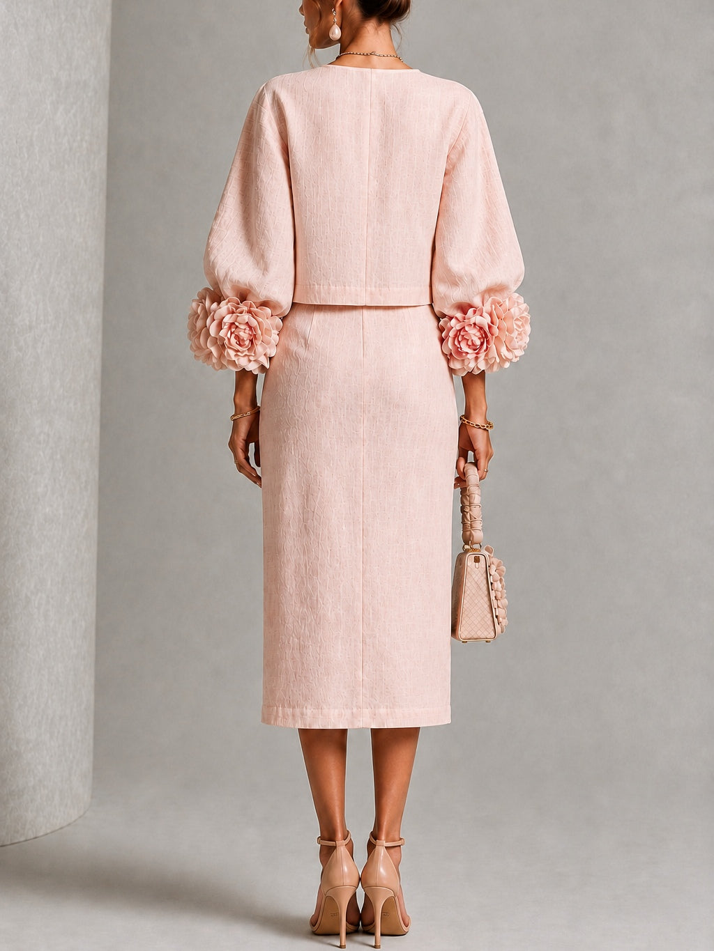 Renée - Ensemble deux pièces top et jupe midi à boutons floraux roses et manches fleuries spectaculaires