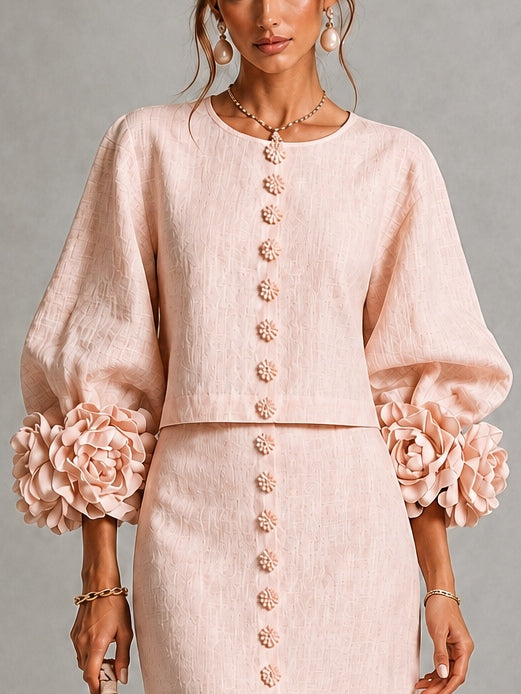 Renée - Ensemble deux pièces top et jupe midi à boutons floraux roses et manches fleuries spectaculaires