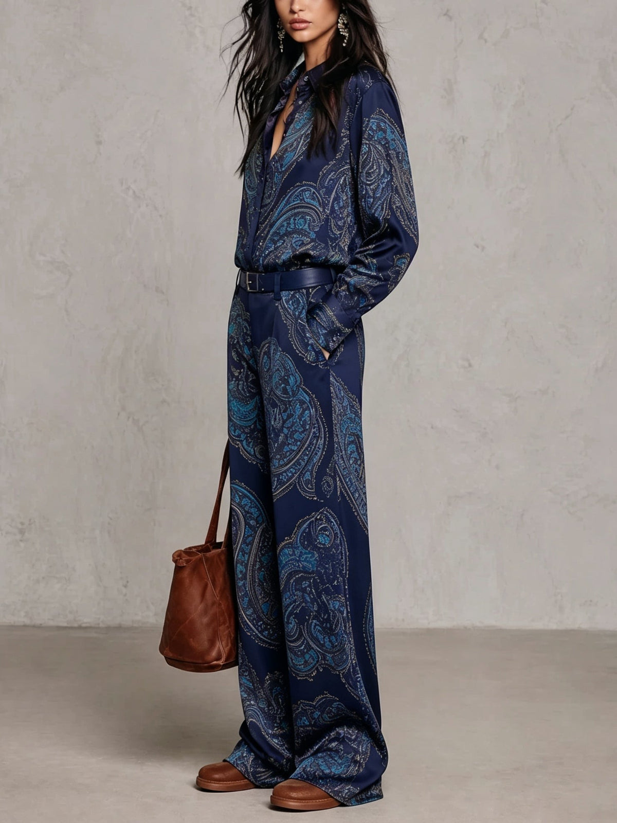 Inès | Ensemble Deux Pièces Chemise Satinée à Imprimé Cachemire et Pantalon Large avec Ceinture