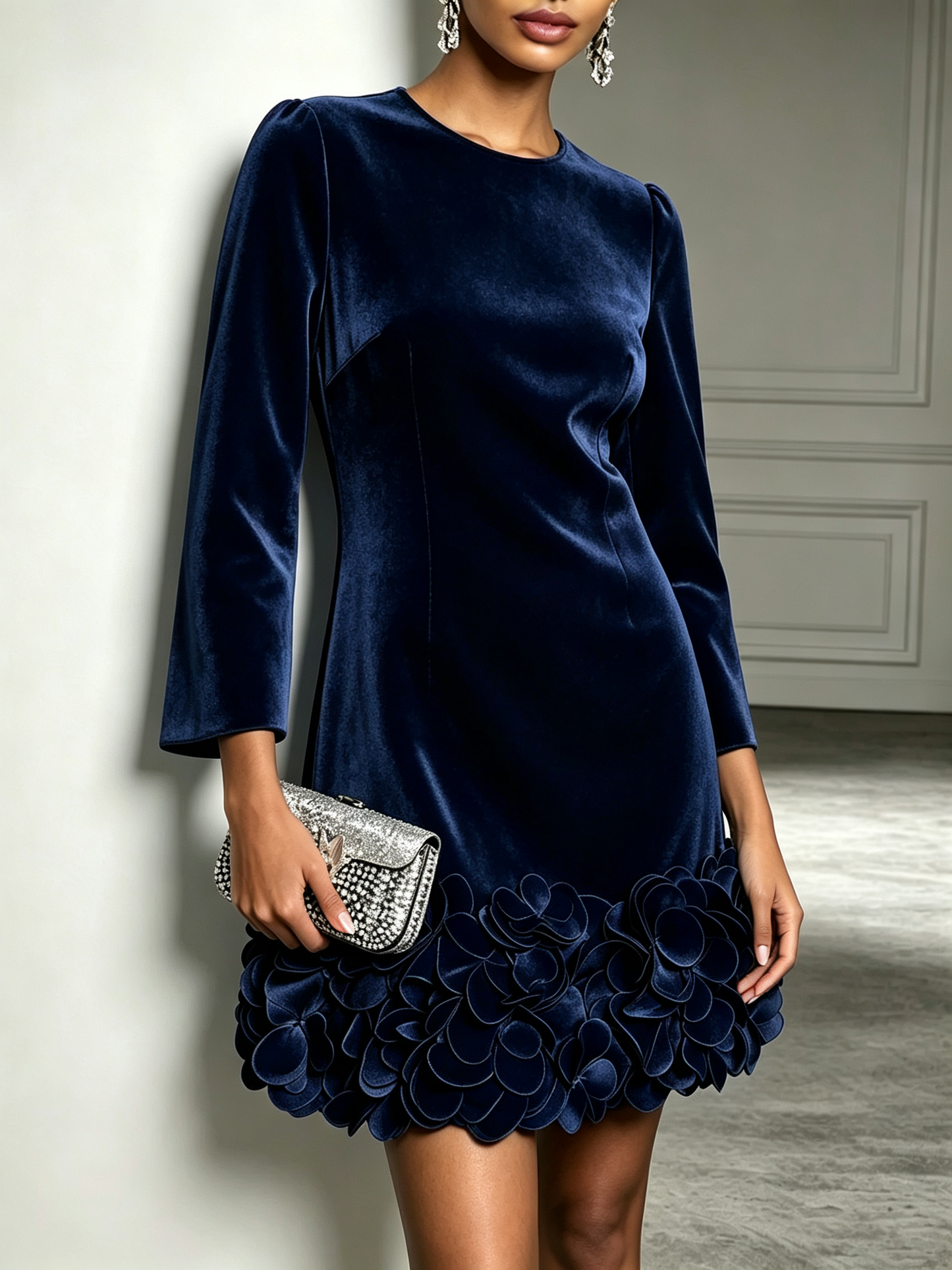 Guillemette | Robe Mini en Velours à Col Rond et Fleurs en Relief, Marine